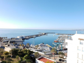 Cozy apartment between the port and the beach, Estepona